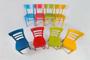 Kinderstuhl Marona und Esszimmerstuhl Nico aus Bugholz, pastellfarben gebeizt, Stühle des tschechischen Herstellers Sádlík