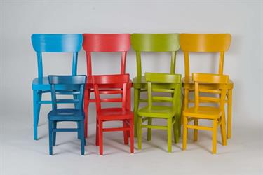 Kinderstuhl Marona und Esszimmerstuhl Nico aus Bugholz, pastellfarben gebeizt, Stühle des tschechischen Herstellers Sádlík